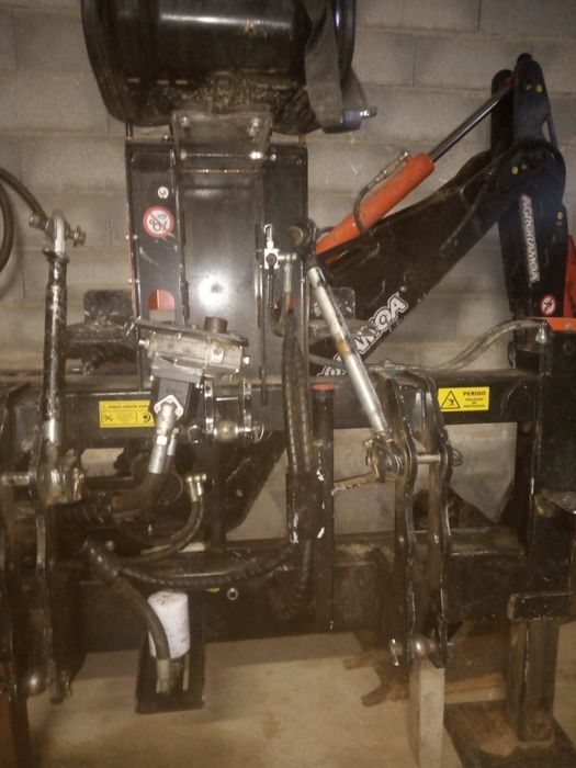 Retroescavadora trator