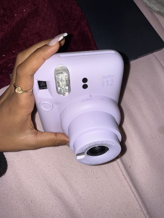 Camera polaroide nao vem com caixa tem no maximo 5 fitas e comprei nov