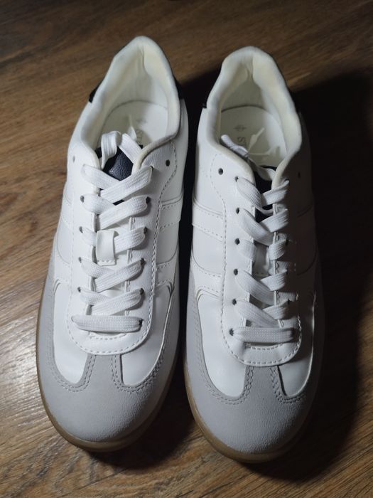 Кросівки жіночі 37 розмір