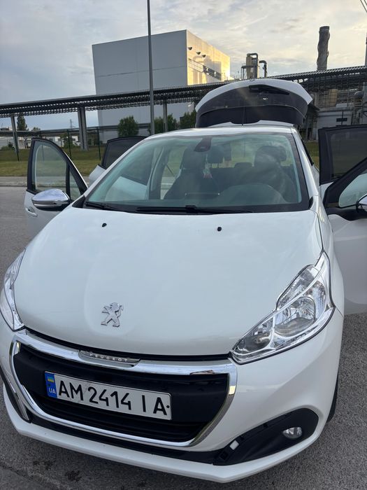 Продаю авто Peugeot 208 2016
