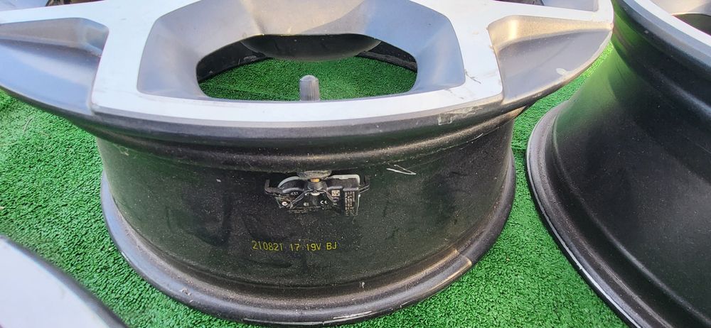 Диски R17 Оригінал Jeep Compass Thailhawk 2021 року