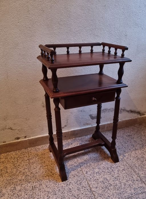 Comoda Antiga em bom estado