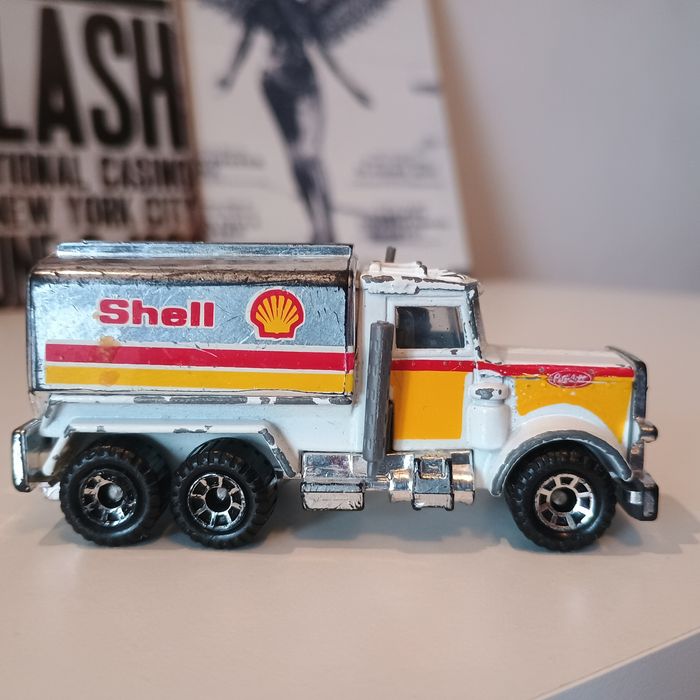 Matchbox Peterbilt shell tanker