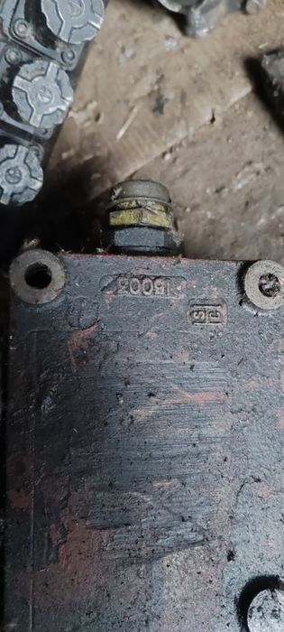 Розподільник гідравлічний на 3 секції 6 с.