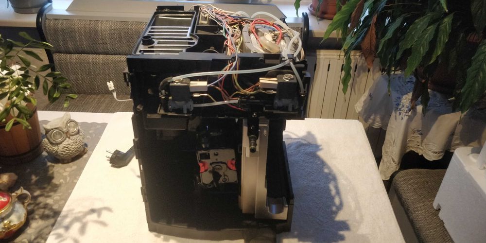 Delonghi esam 6900 część kadłubek grzałki winda pompa młynek co na zdj