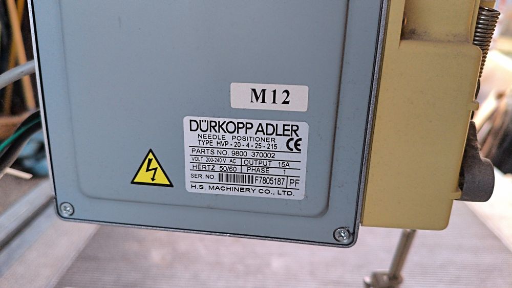 Maszyna do szycia Dürkopp Adler 251 – Przemysłowa stebnówka ze stołem