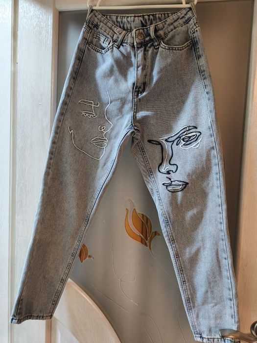 Джинси жіночі з вишивкою