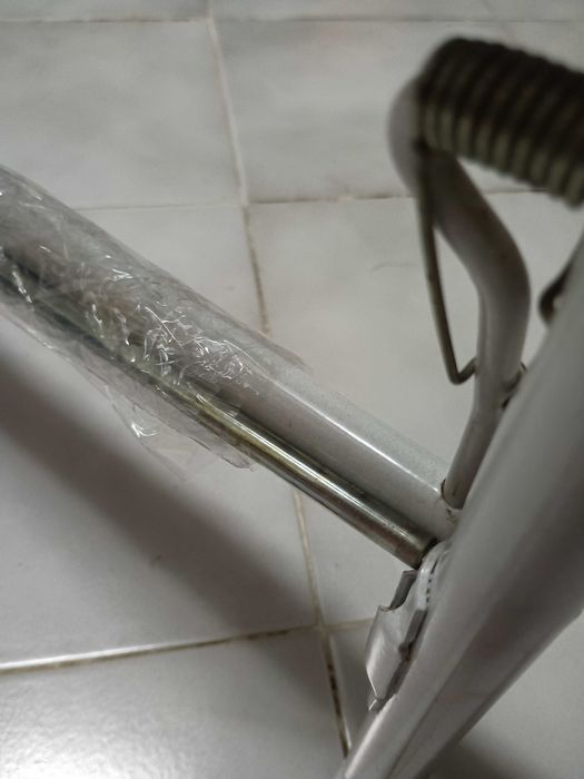 Suporte para Rolo / Bobine de Papel de Embrulho (62 cm) – Excelente Estado