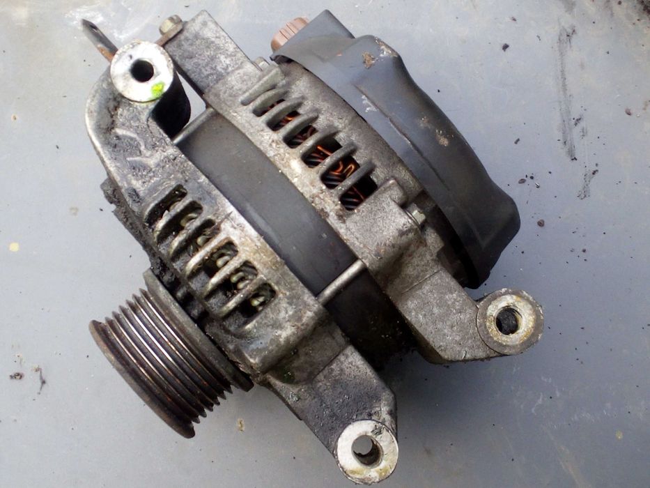 TOYOTA AURIS I 2,0 126KM alternator