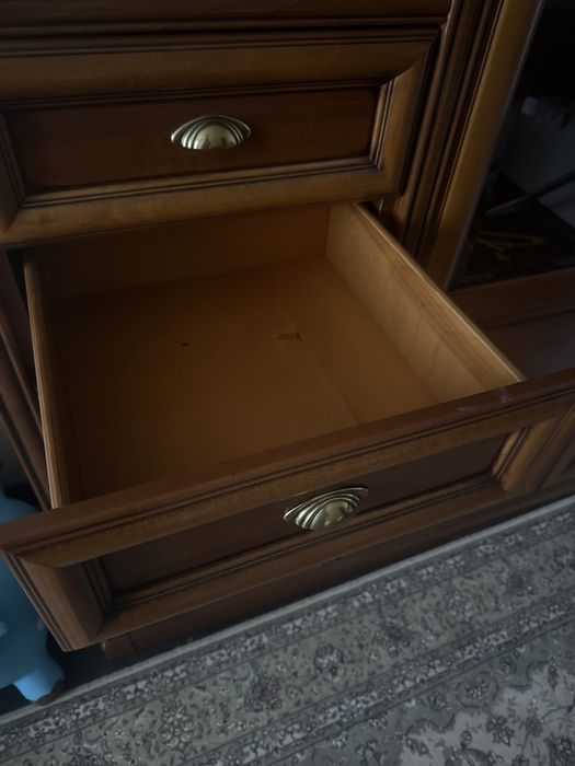 Шафа в кабінет в хорошому стані.