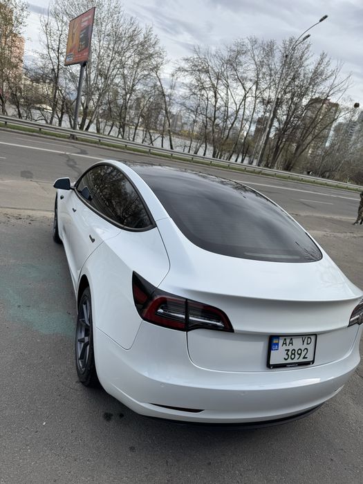 Продам авто Tesla model 3