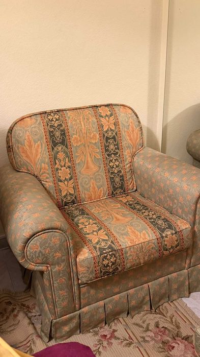 Poltrona em seda com banco pousa-pés