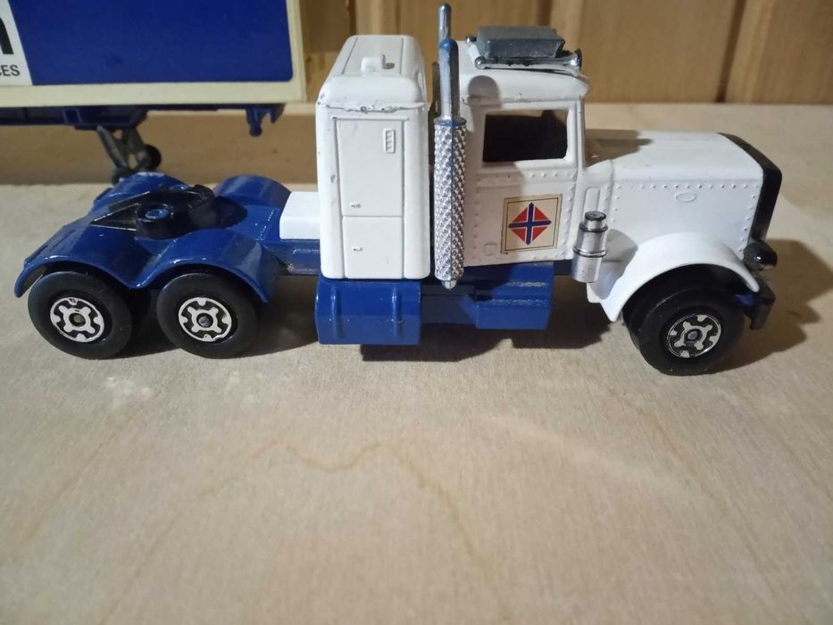 Машинка металева «Сидільний тягач з фурою» Англія. 1978 р.