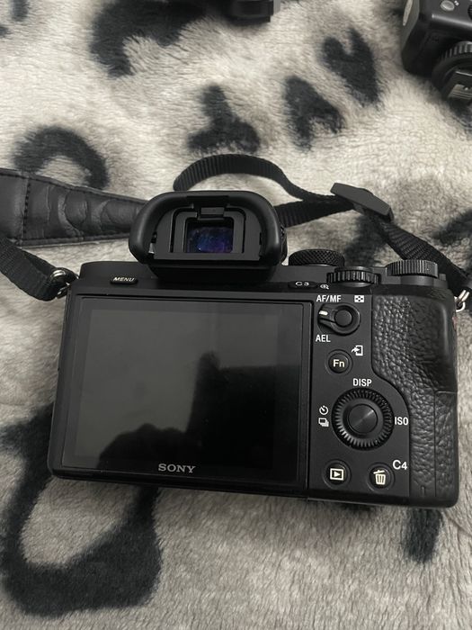 Sony A7 II Full-Frame + 2 Baterias + Carregador