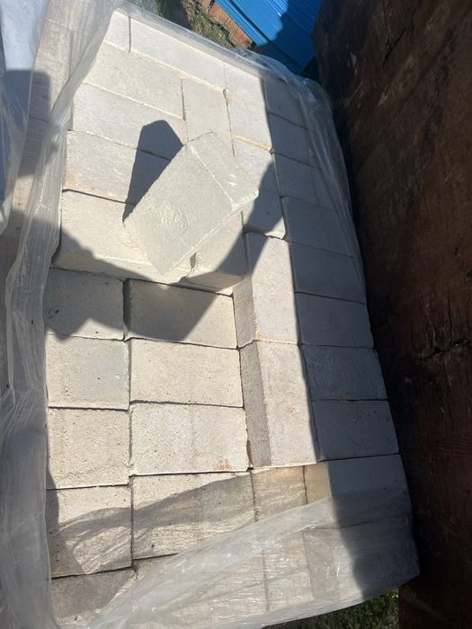 Цегла шамотна,Вогнетривка,кирпич огнеупорный,шамотка