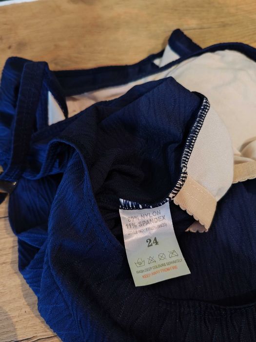 Wygodny granatowy strój kąpielowy jednoczęściowy rozm 52 nylon/spandex