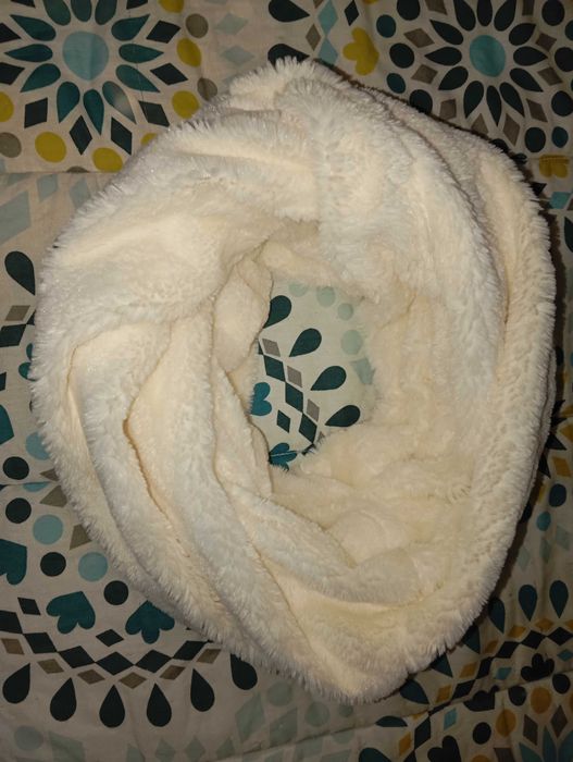 Gola de pêlo branco