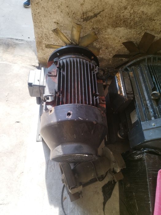 Sprzedam 2 silniki 45 kw