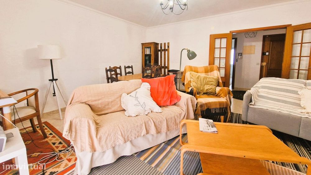 Apartamento T2, com elevador e estacionamento - Caldas da Rainha