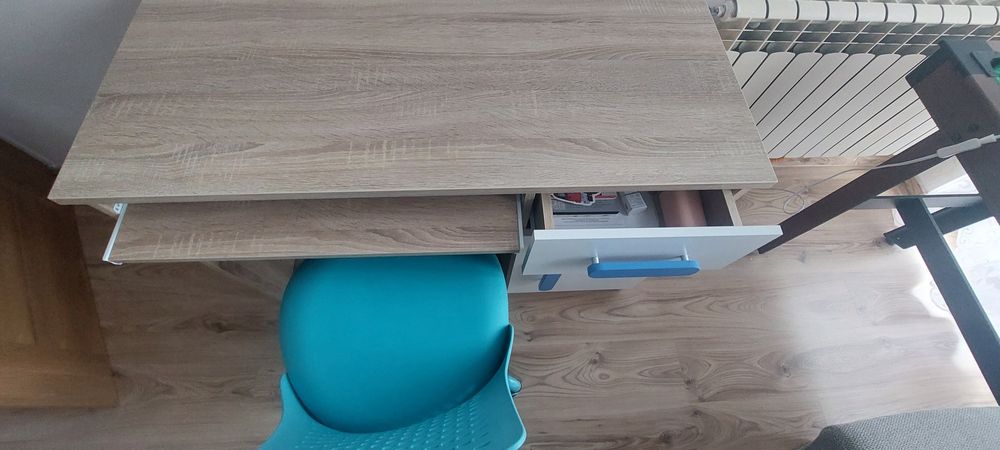 Biurko i krzesło obrotowe