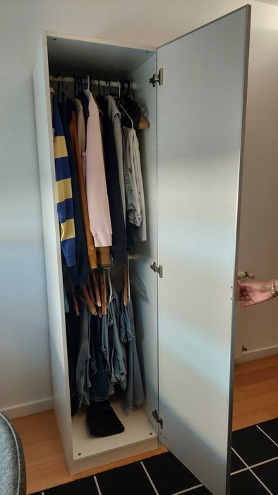 Estrutura de roupeiro, branco, com porta de espelho 75x58x201 cm, PAX (IKEA)