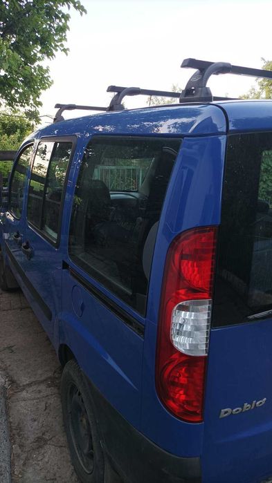Комплект сталевих перекладин GV5 у штатні місця Fiat Doblo Maxi.
