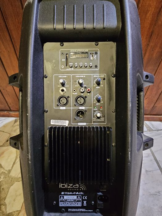 Par de colunas amplificadas 15″ 500W – USB / BT / SD – IBIZA