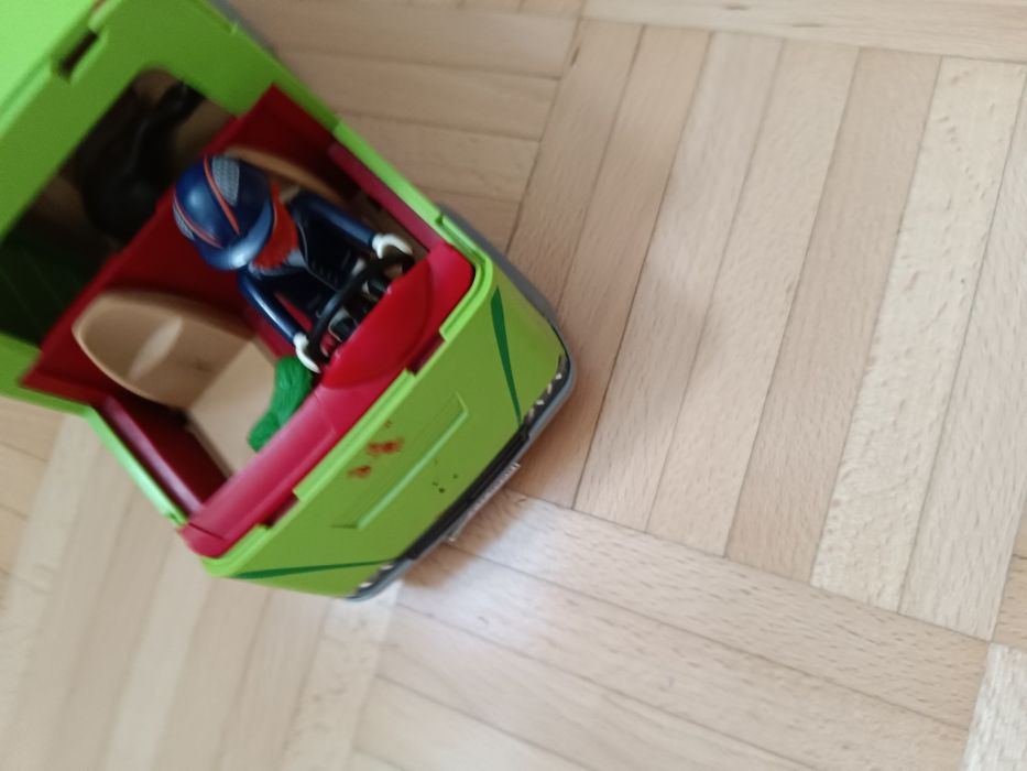 Playmobil auto dla koni