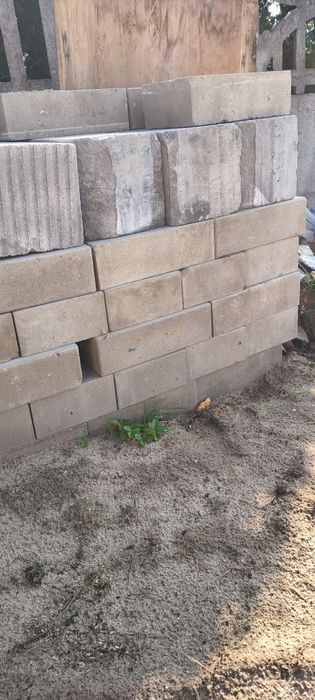 Bloczek betonowy ładny szlifowany nowy