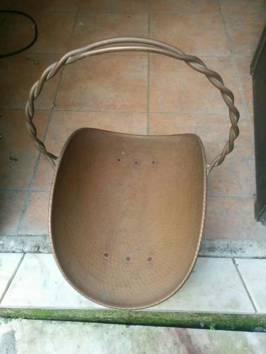 Cesto em cobre e latão