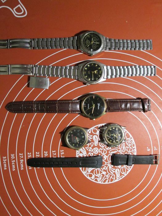 Наручные часы в разному состоянии