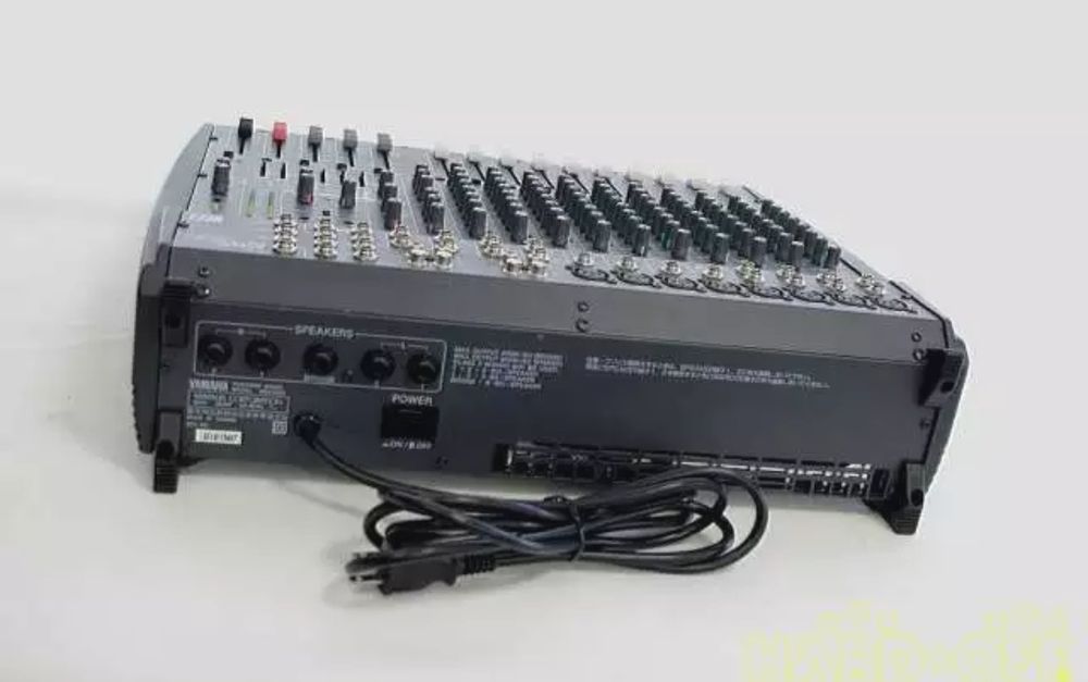 Активный микшерный пульт Yamaha emx 2000