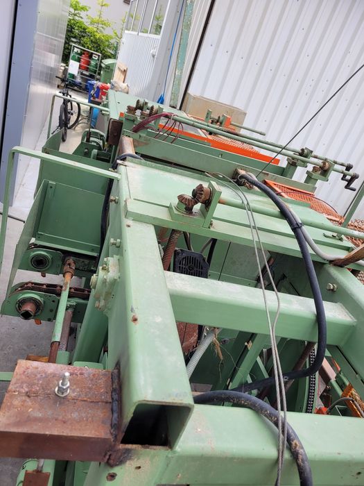 Linia ciesielska DE Paul International