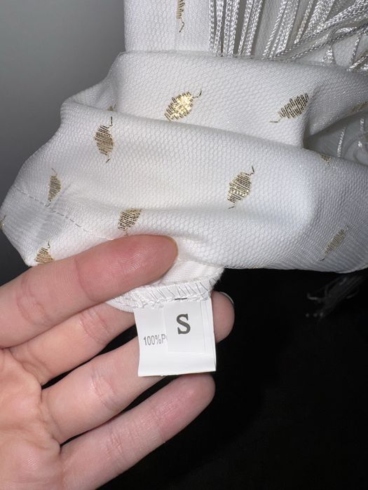 Vestido Branco com Franjinhas e Brilhos Dourados