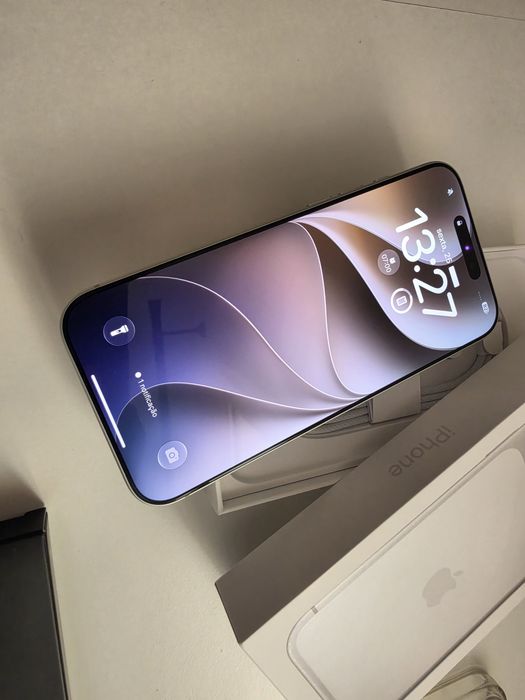 iPhone 17 Pro Max 256G + Apple watch ultra 1 49mm Tittanium  natural