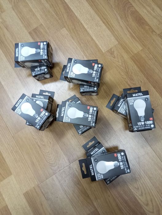 Vendo Lâmpadas LED cinquenta cêntimos cada