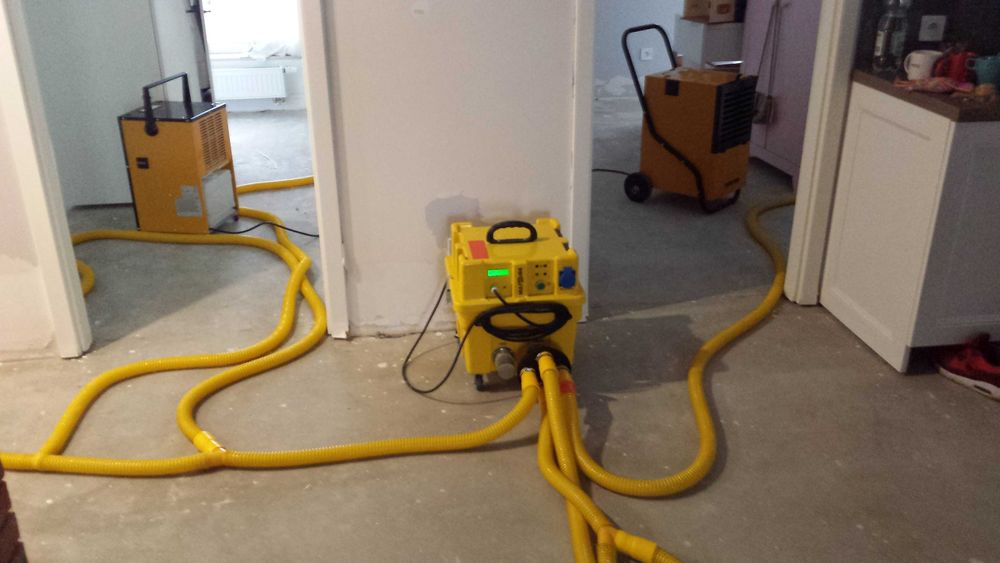 Osuszanie po zalaniu, Ozonowanie pomieszczeń,  Wynajem osuszaczy