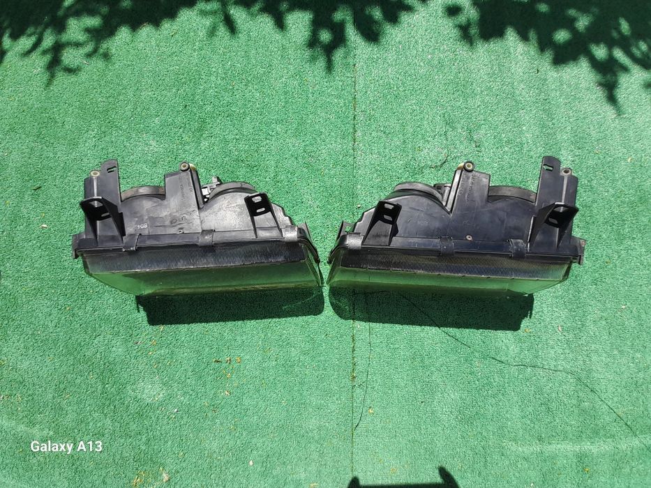 Faróis traseiros e dianteiros