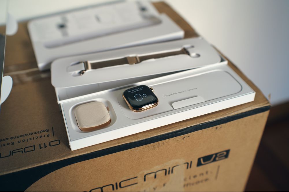 Apple Watch Series 10 42mm Celular Gold com Milanese ; Titânio