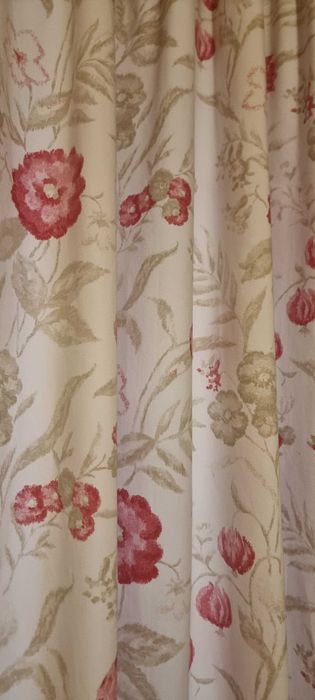 Par de cortinados prontos a usar