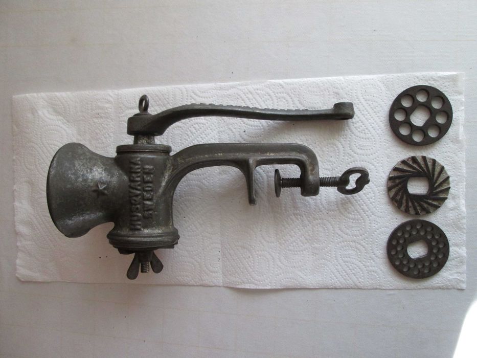 Velharias - Máquina de Moer Carne Antiga para Decoração - Husqvarna