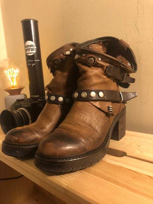 Botas de Pele Novas