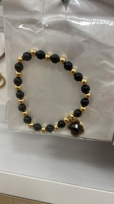 Bransoletka złote koraliki + czarne koraliki+ złoty miś