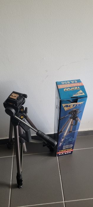 Activ Tripod for Video and Photography Cameras64741111011075122