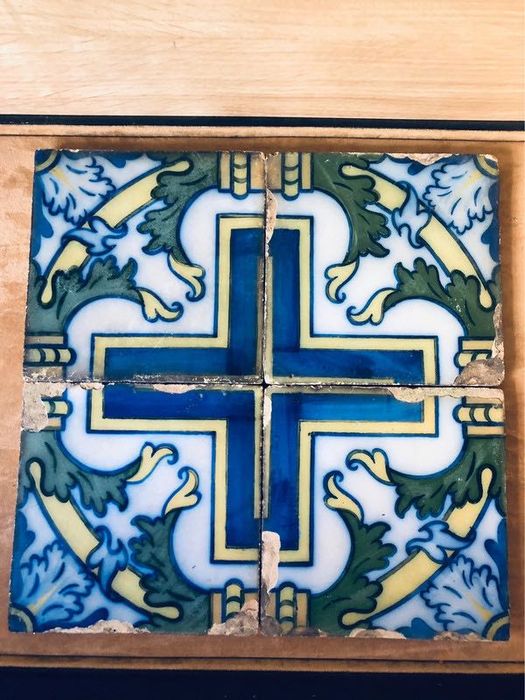 Antiga quadra de azulejo
