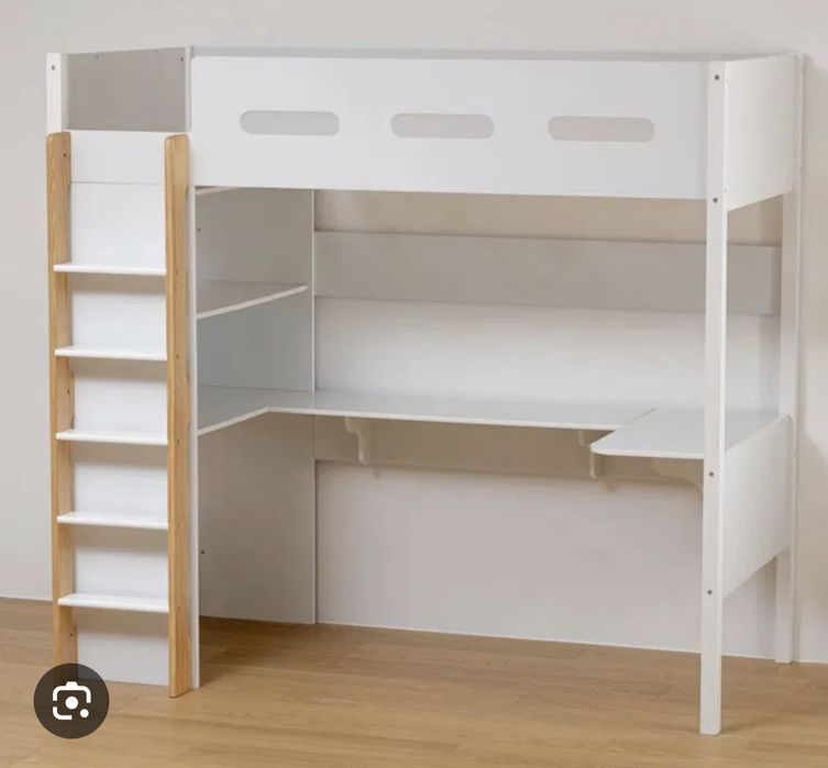 Cama beliche com secretária integrada