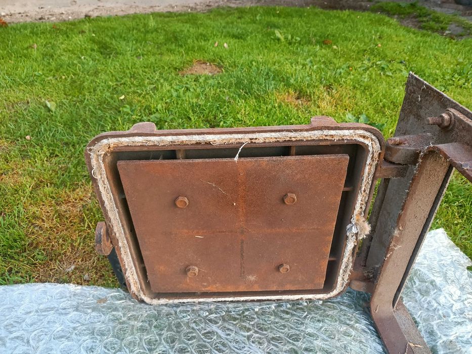 Drzwiczki żeliwne duże