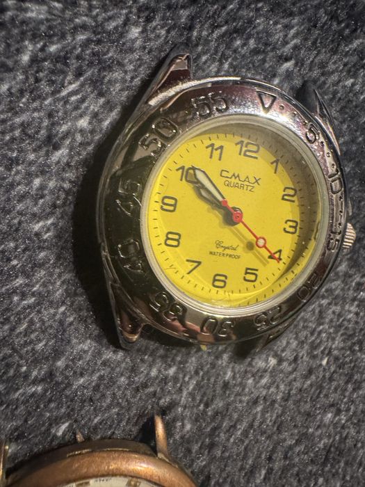 Zestaw 12 zegarków na rękę oraz dwie