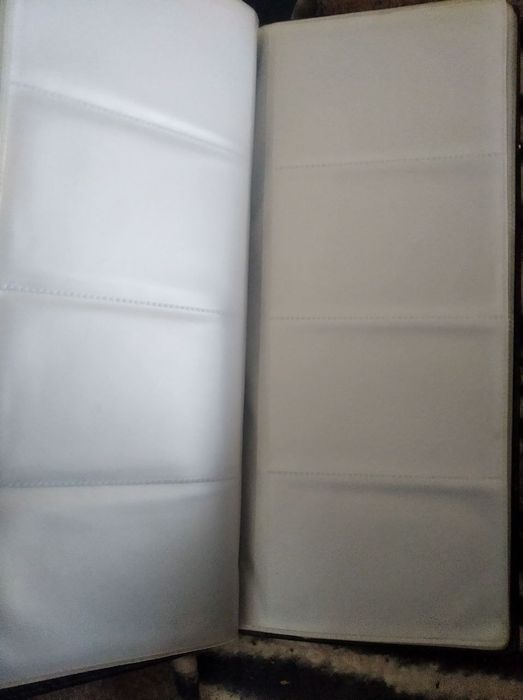 2 визитницы за 100 гривен...