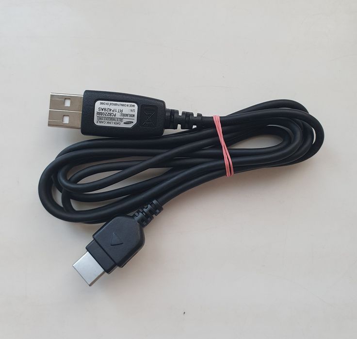 Оригинальный USB-кабель Samsung, модель PCB220BBE для передачи данных.